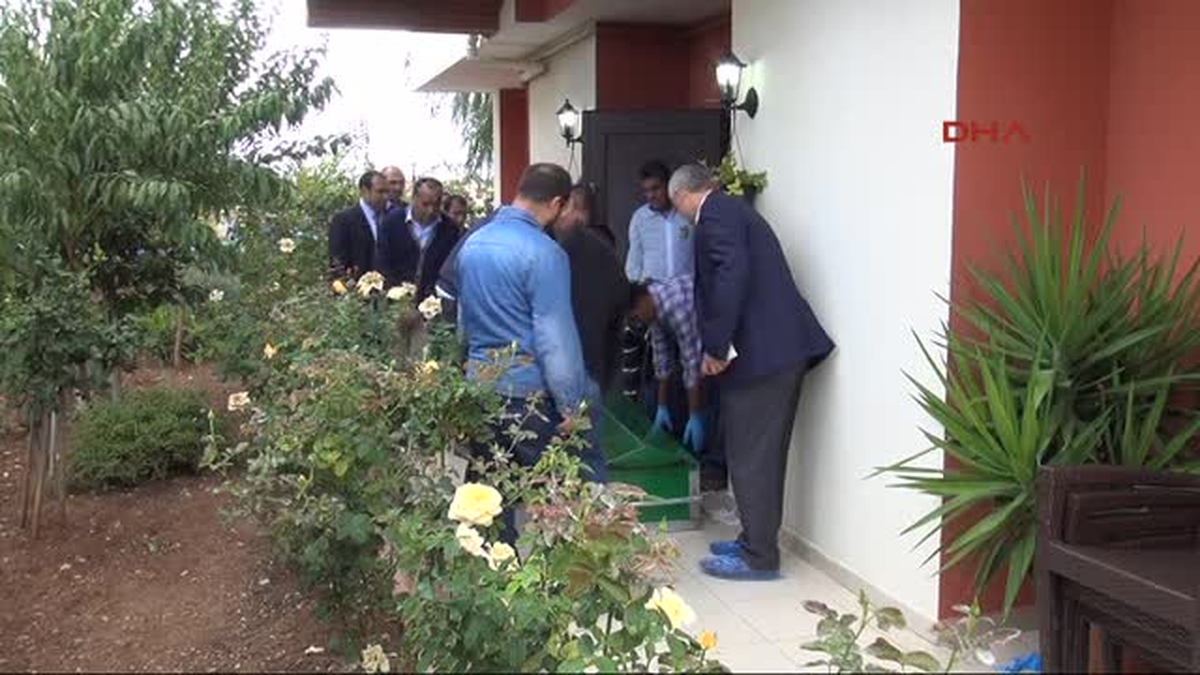 Avukat ve Eşi Villalarında Bıçaklanarak Öldürüldü