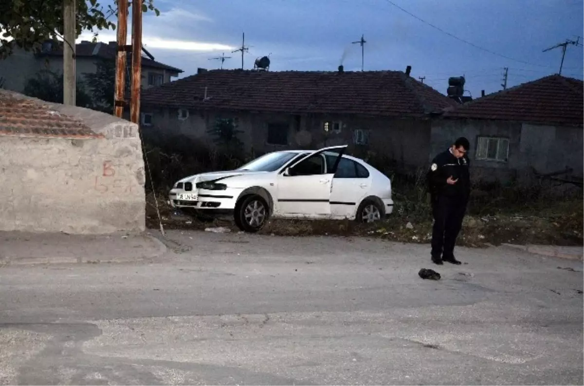 Alkollü Sürücü Gecekondu Duvarına Çarparak Durabildi