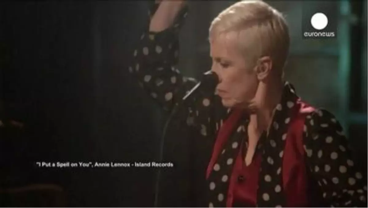 Annie Lennox\'tan Solo Albüm: "Nostalgia"