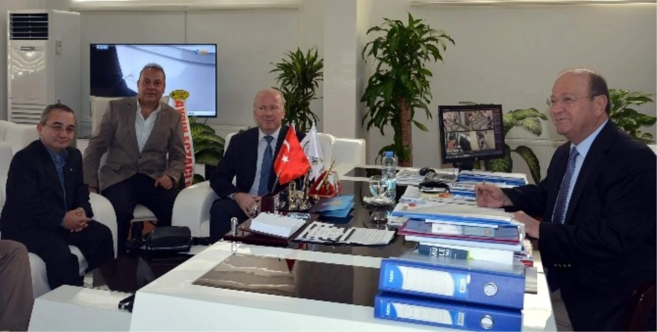 Aydınlı Eczacılardan, Başkan Özakcan\'a Ziyaret