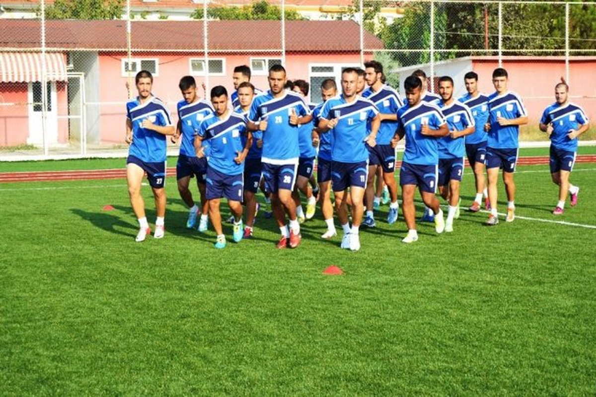Ayvalıkgücü Belediyespor\'un Liderlik Keyfi