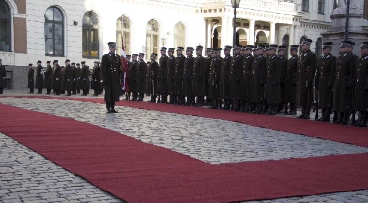 Başbakan Erdoğan, Letonya\'da Resmi Törenle Karşılandı