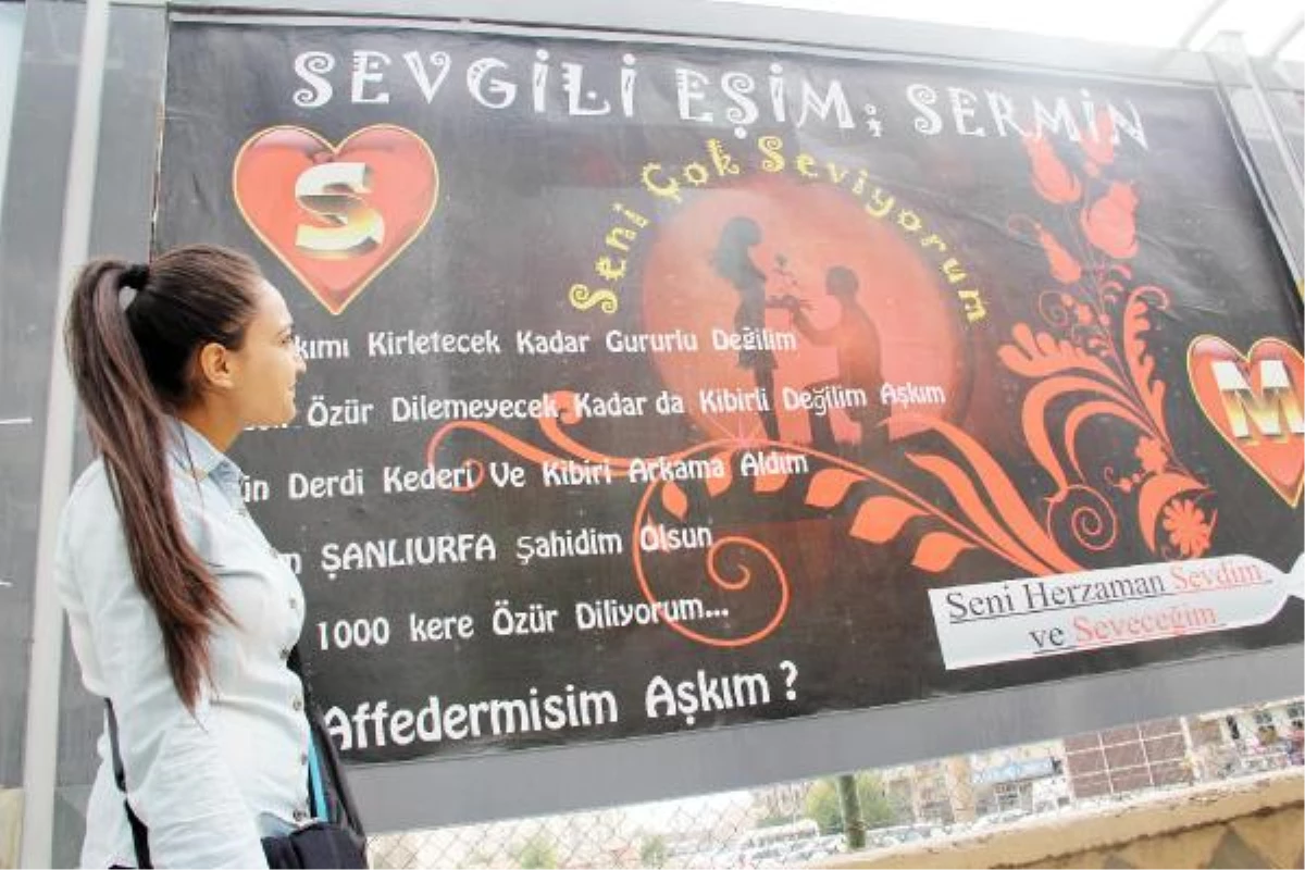 Şehrin Göbeğinde Dev Billboardla Eşinden Özür Diledi!