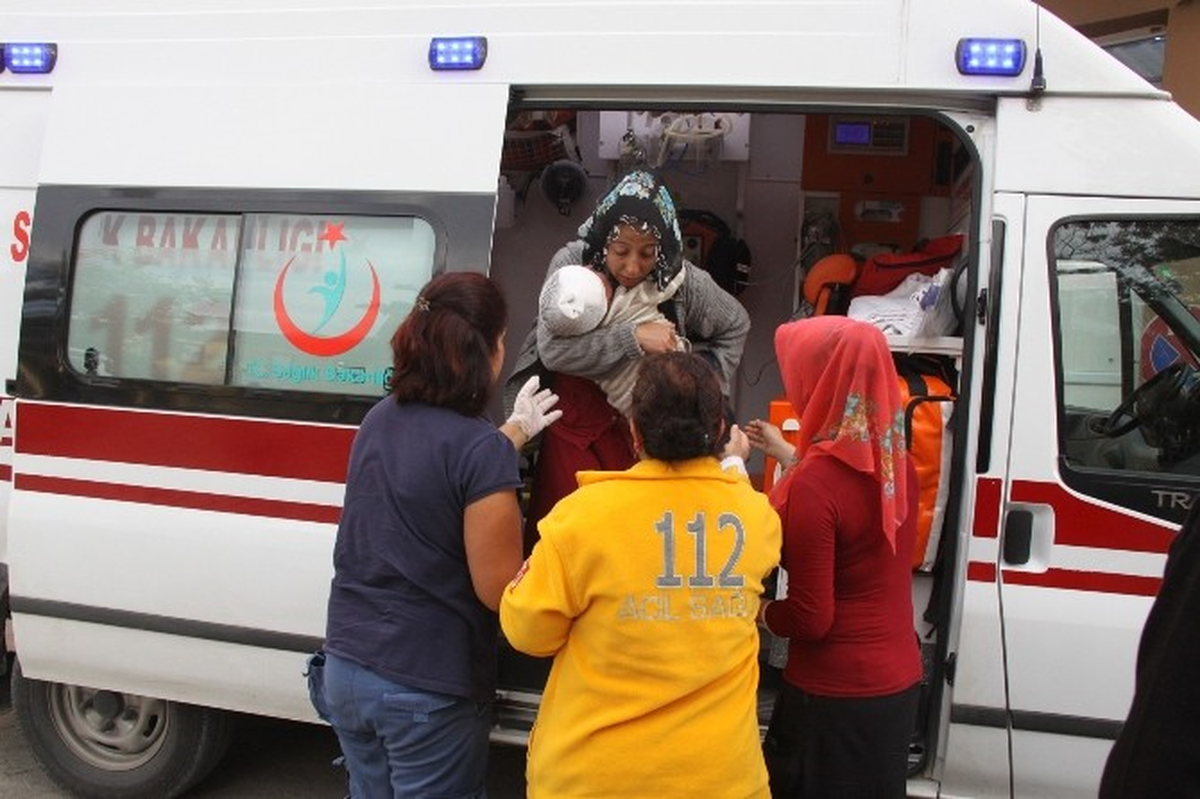 Çatıdan Düşen Küçük Kız Yaralandı