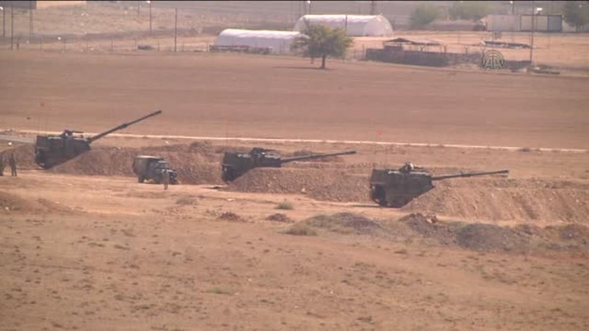 Çay Simit Eşliğinde Kobani'yi İzliyorlar