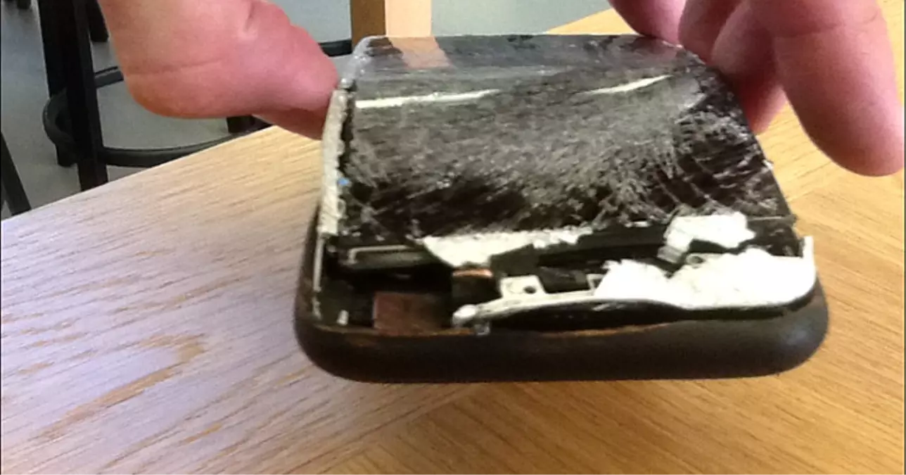 iPhone 6 Patladı, Bacağı ve Parmakları Yandı