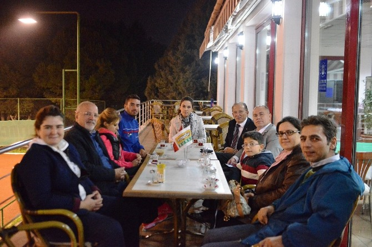 İş Adamları Korta İndi