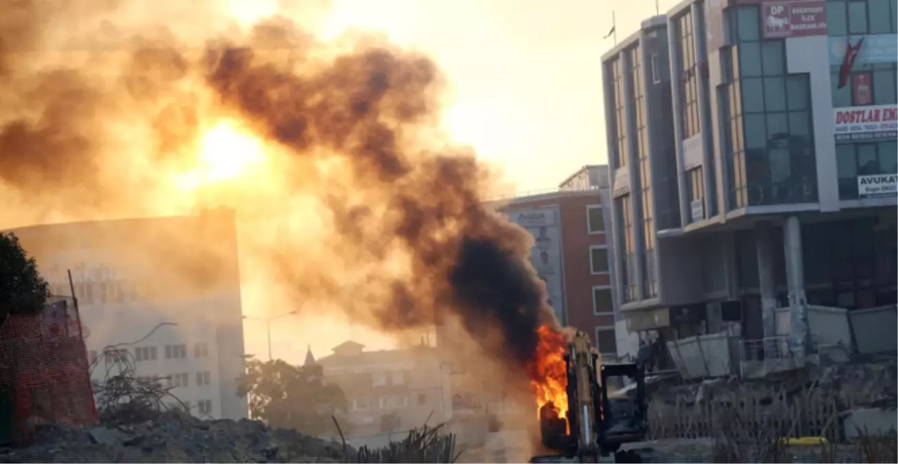 İstanbul'daki Kobani Olaylarında Molofot Atan 16 Kişi Gözaltına Alındı