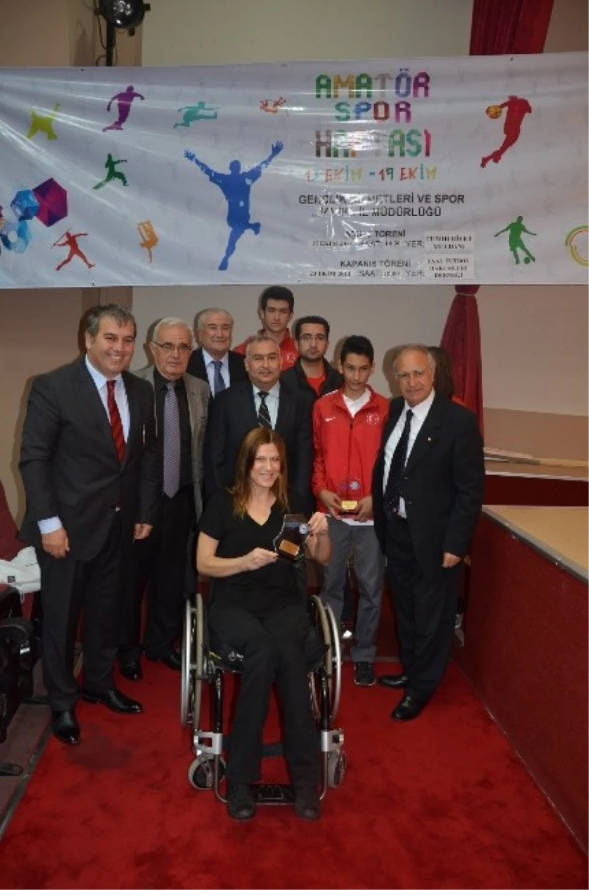 İzmir\'de Sporun En\'leri Ödüllerini Aldı