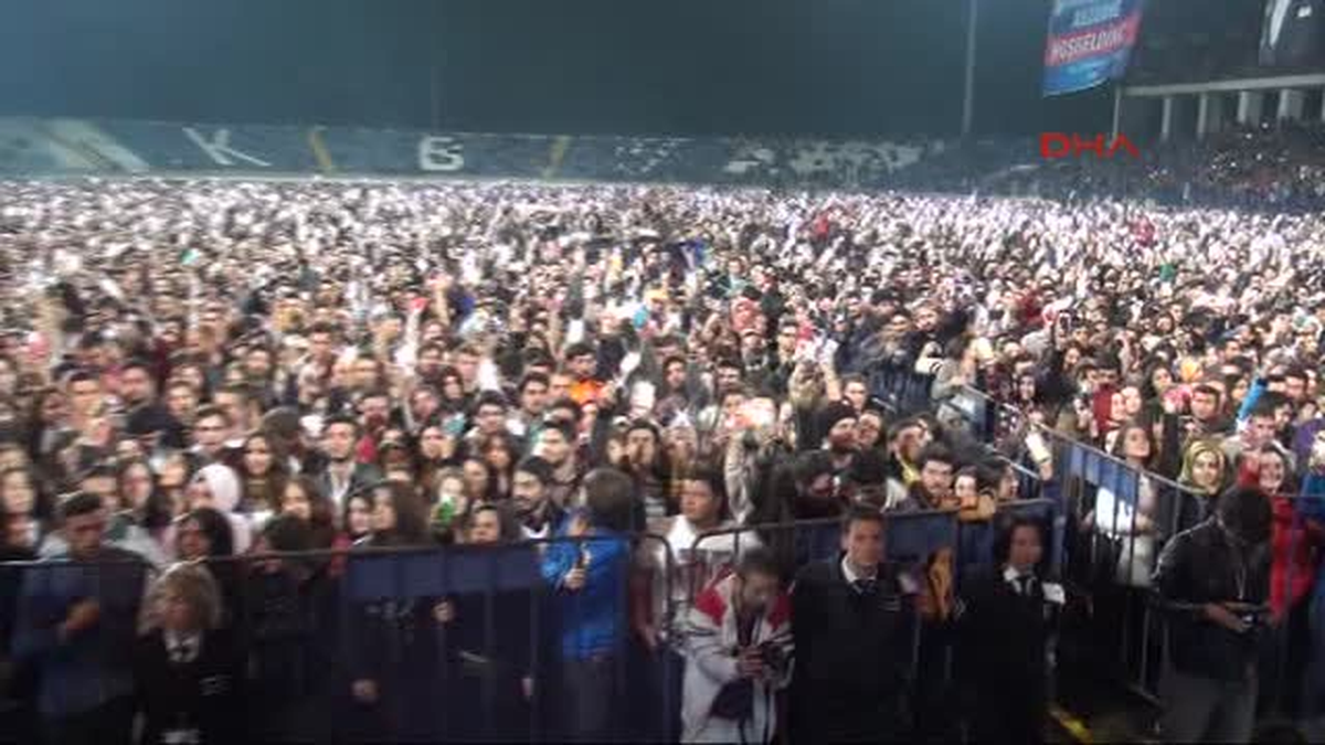 Sıla Karabük\'te Üniversitelileri Coşturdu