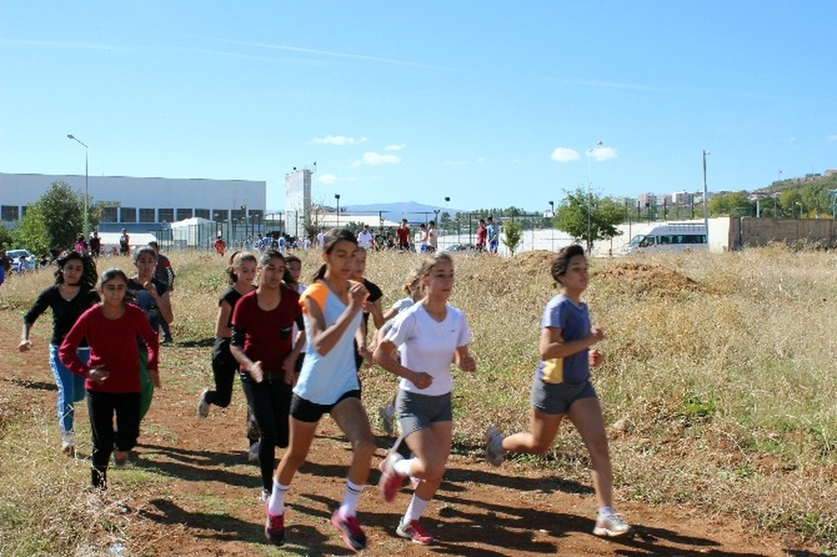 Tunceli\'de Cumhuriyet Kros Koşusu Düzenlendi