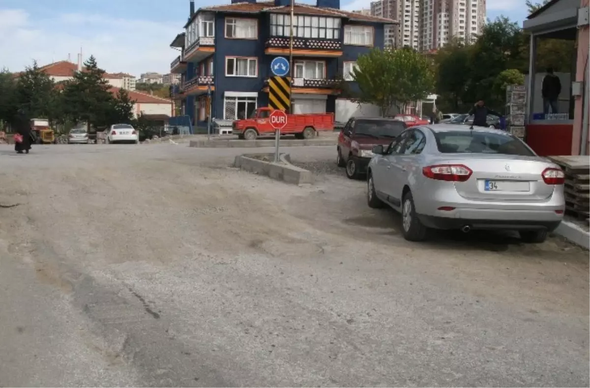 Yozgat\'ta Gelişigüzel Park Edilen Araçlar Trafik Akışını Engelliyor