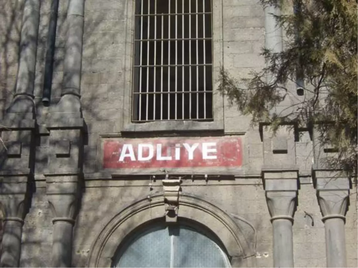 Adliye Tuvaletinde Uyuşturucu Kullandı