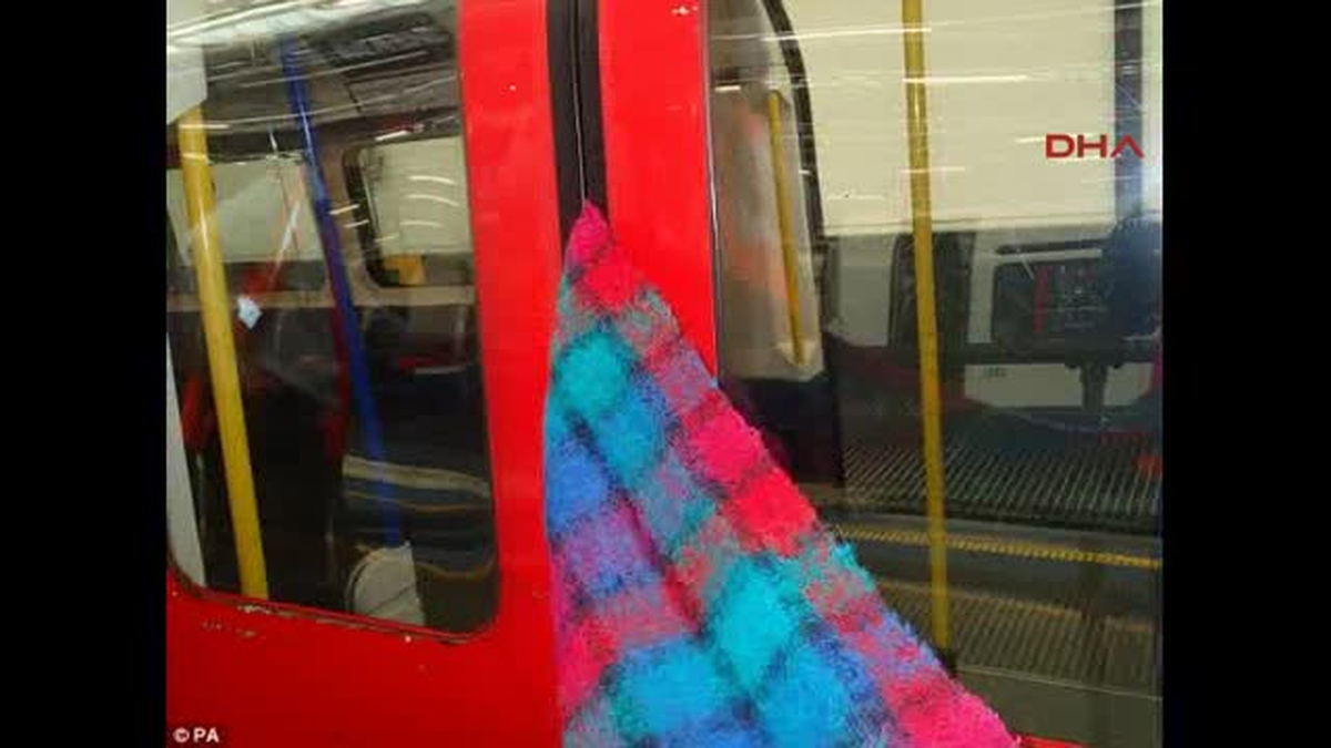 Atkısı Metro Vagonunun Kapısına Takılan Kadın Böyle Sürüklendi