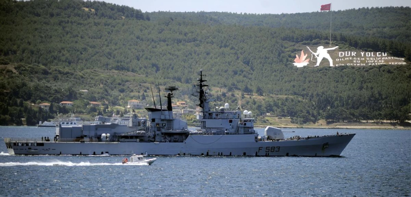 Rus Donanmasına Ait Gemi Çanakkale Boğazından Geçti
