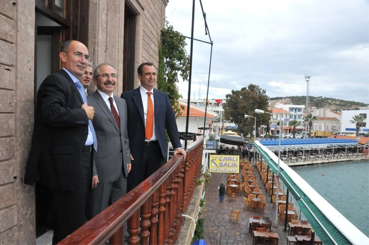 Balıkesir Valisi Ayvalık Belediyesini Ziyaret Etti