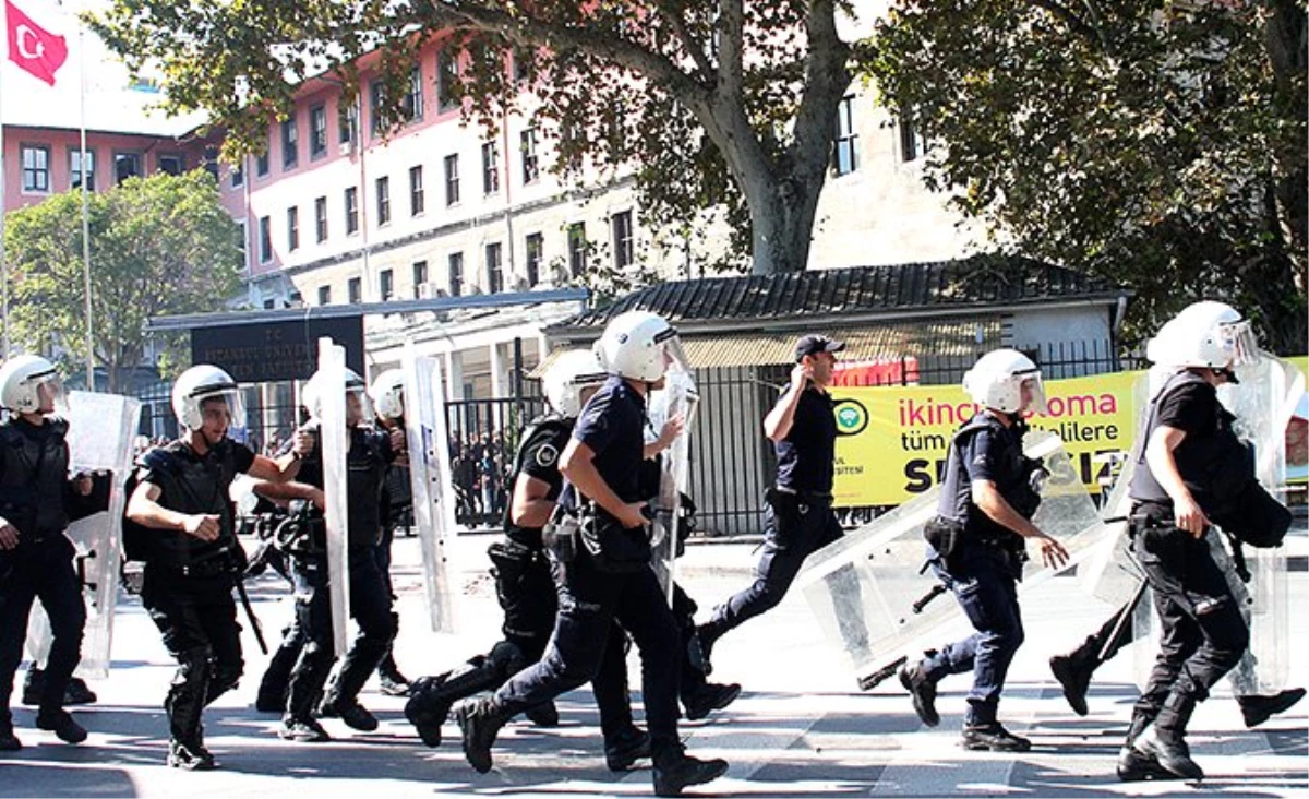 İstanbul Üniversitesi\'nde Kavga : 17 Gözaltı