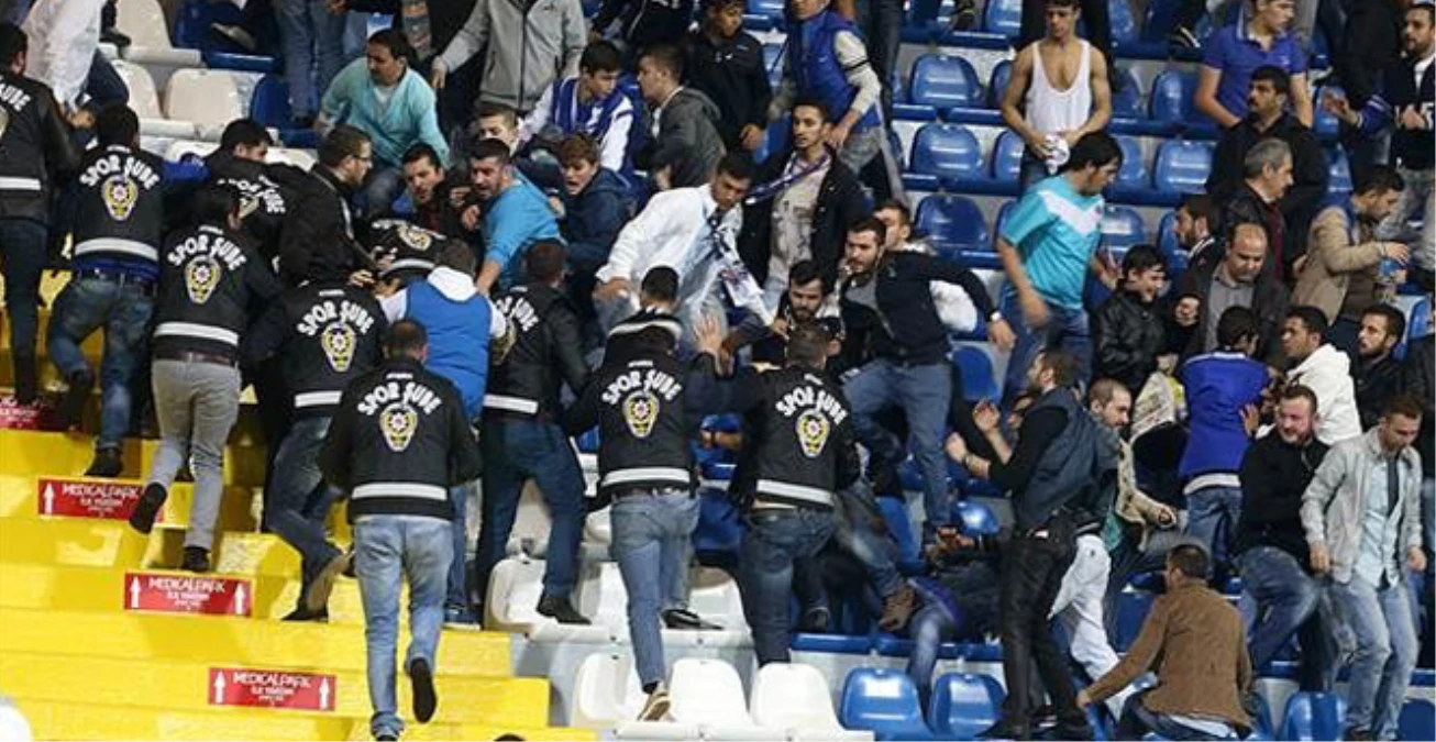 Kasımpaşa - Torku Konyaspor Maçında Tribünlerde Kavga Çıktı
