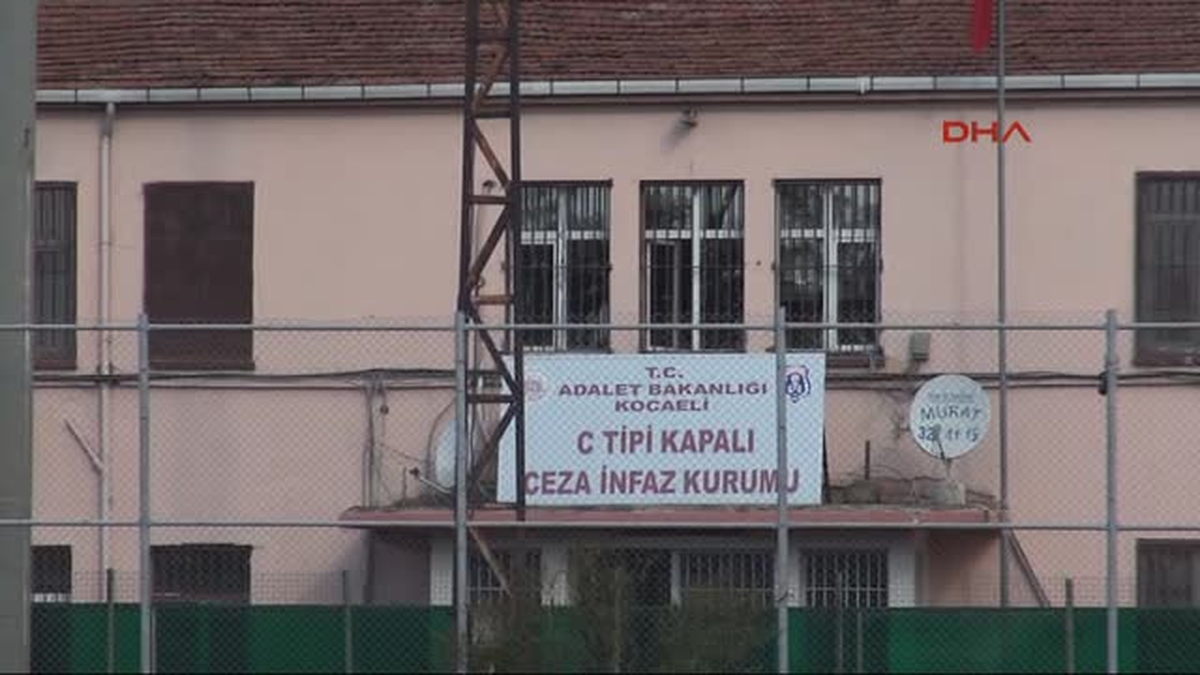 Kocaeli 50 Kişilik Koğuşlarda 90 Kişi