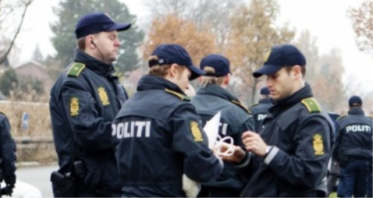 Kopenhag\'da Biri Asker İki Kişi, Patlayıcıyla Yakalandı