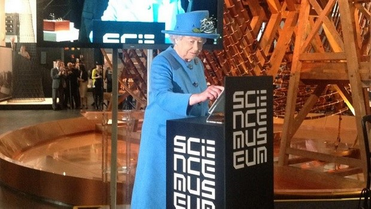 İngiltere Kraliçesi 2. Elizabeth İlk Tweet'ini Attı