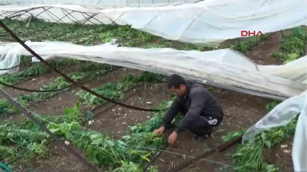 Kumluca Şiddetli Yağmur ve Fırtına Kumluca\'yı Vurdu