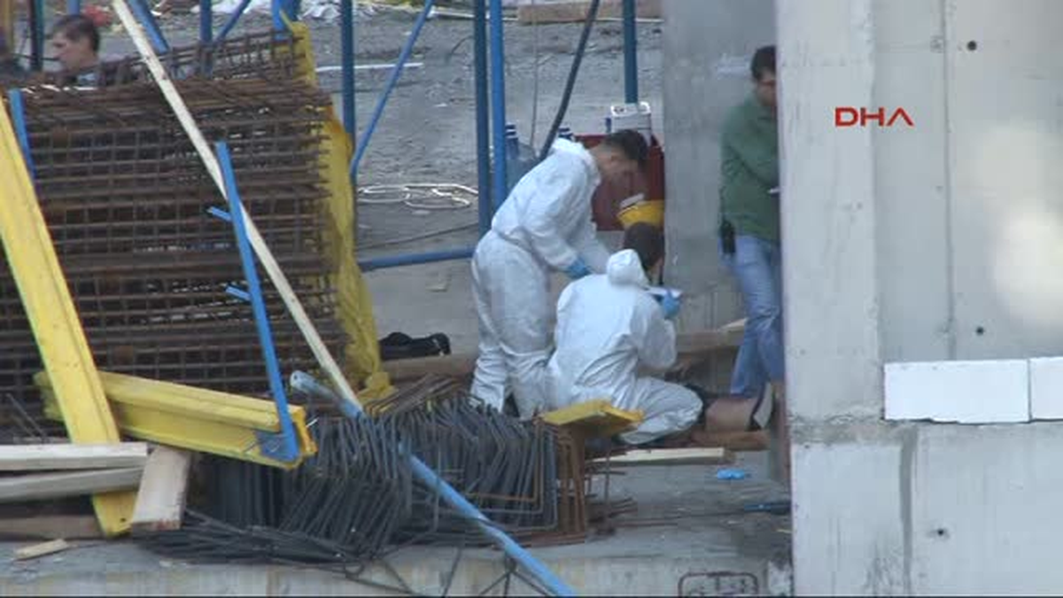 Rezidans İnşaatında Ölen İşçinin Cenazesini Arkadaşları Taşıdı