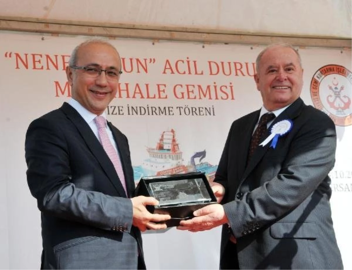 Türkiye\'nin İlk Acil Müdahale Gemisi Dualarla Denize İndirildi