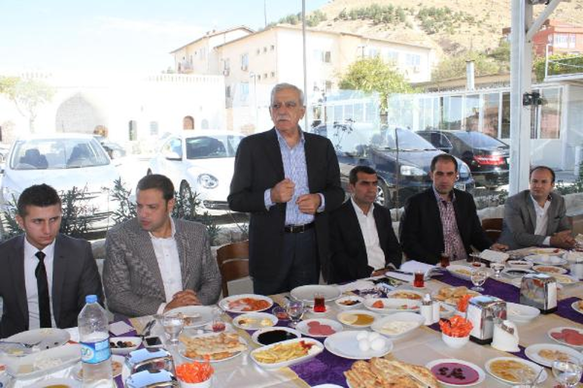 Ahmet Türk: Mardin\'de Olaylar Yüzünden Rezervasyon İptali Üzüntü Verici