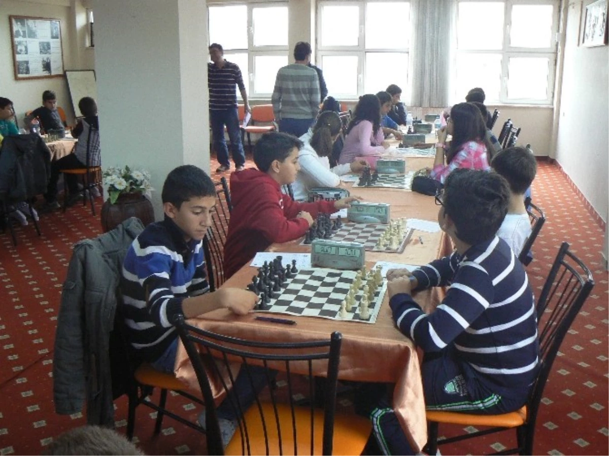 Bozüyük\'te Satranç Turnuvası Düzenlendi