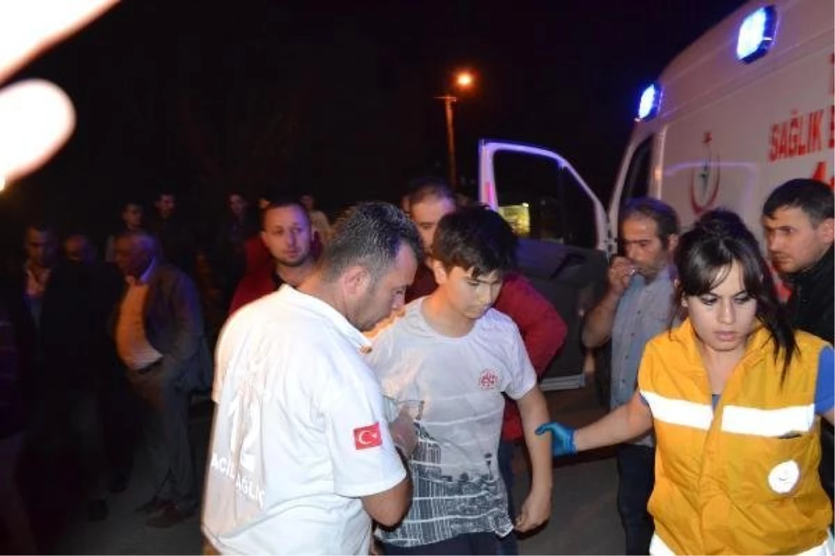 Bursa\'da Otomobiller Çarpıştı: 4 Yaralı
