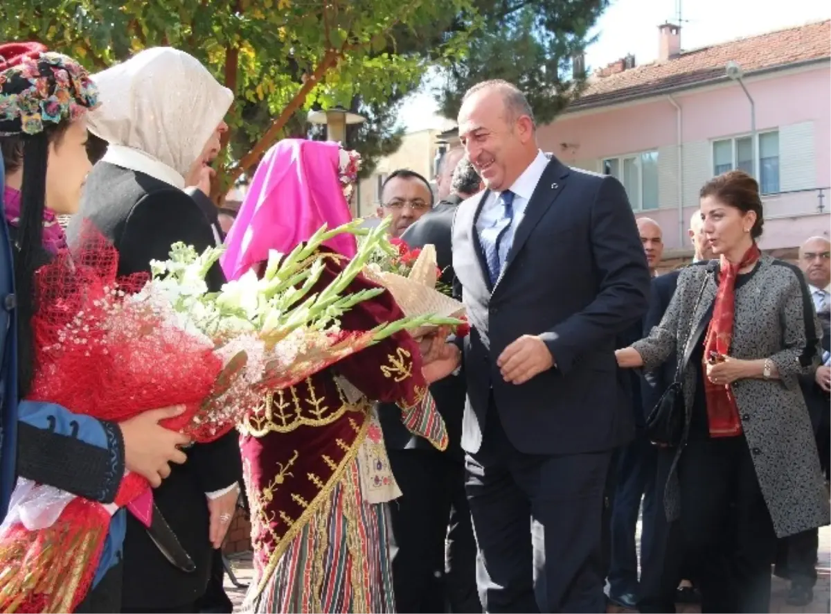 Çavuşoğlu: PYD\'yi Meşru Gören Zihniyetlerle Siyaset Yapıyoruz