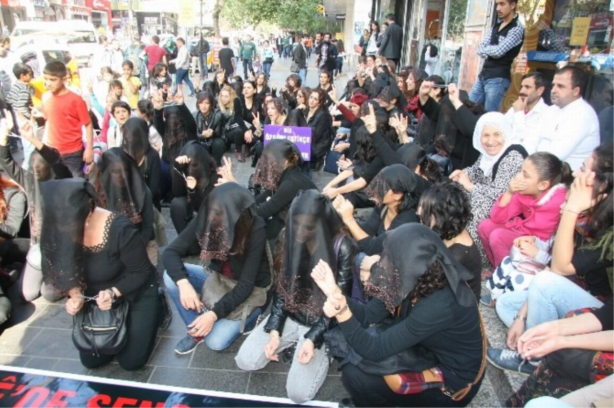 Diyarbakır\'da Peçeli ve Zincirli Protesto
