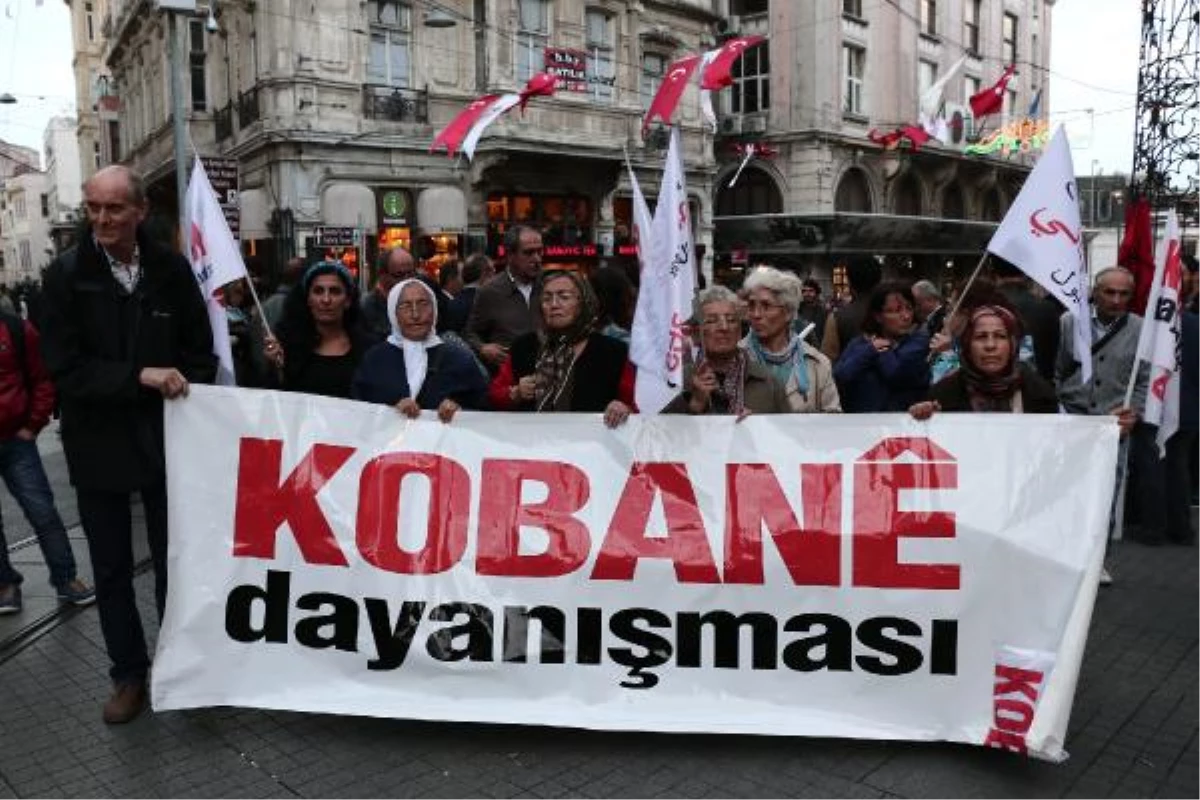 İstiklal Caddesi\'nde Kobani Yürüyüşü