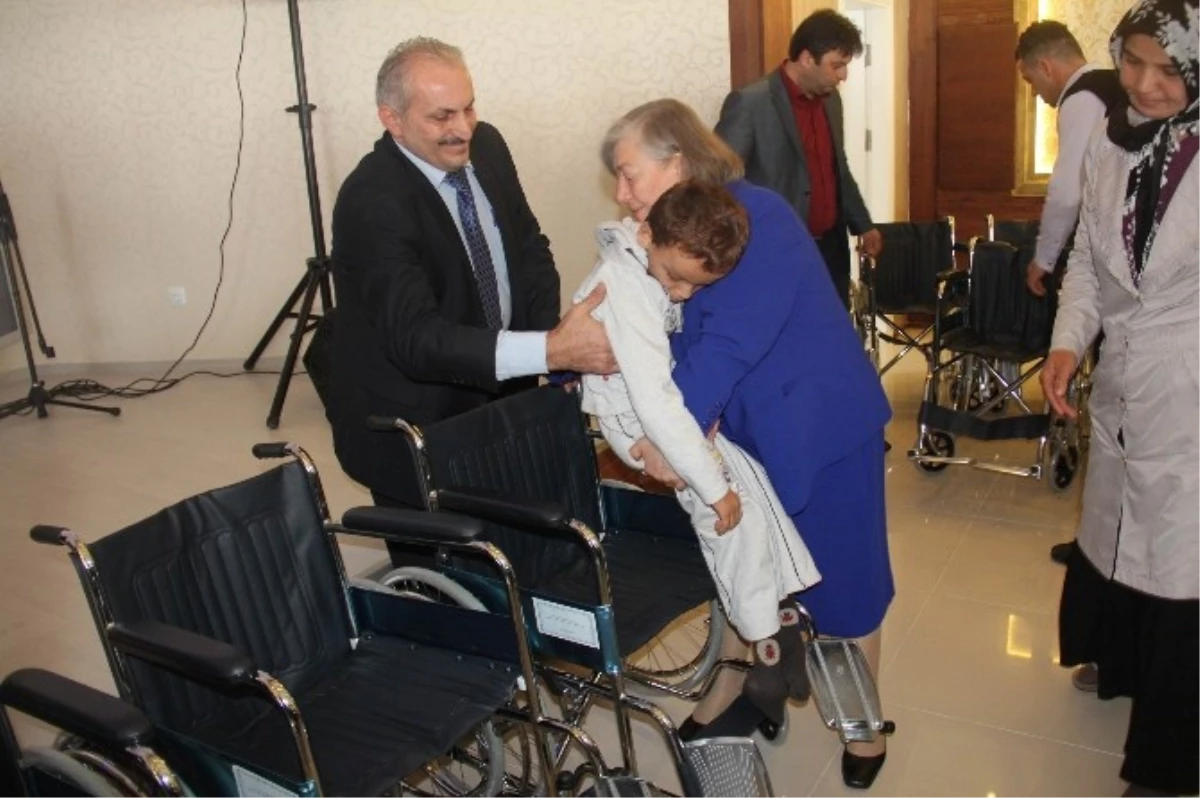 Milletvekili Bakır\'dan 200 Engelliye Tekerlekli Sandalye