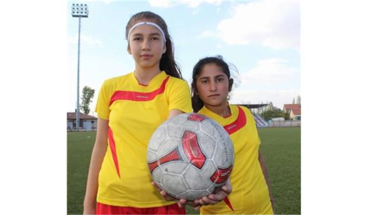 Milli Takım Kampına Kayseri\'den İki Bayan Futbolcu Gidecek