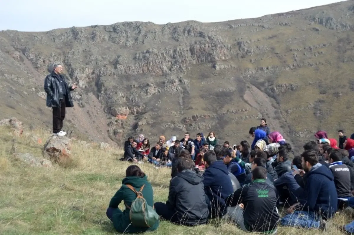 Şeytan Kalesinde Tarih Dersi