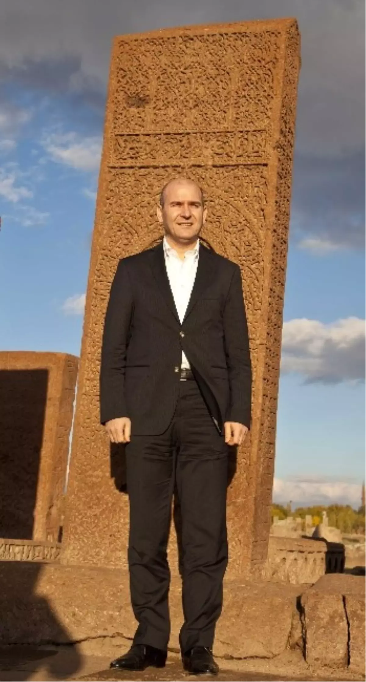 Soylu, Dünyanın En Büyük İslam Mezarlığını Gezdi
