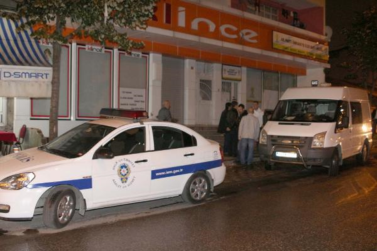 Ümraniye AK Parti Mahalle Temsilciliği\'ne Silahlı Saldırı