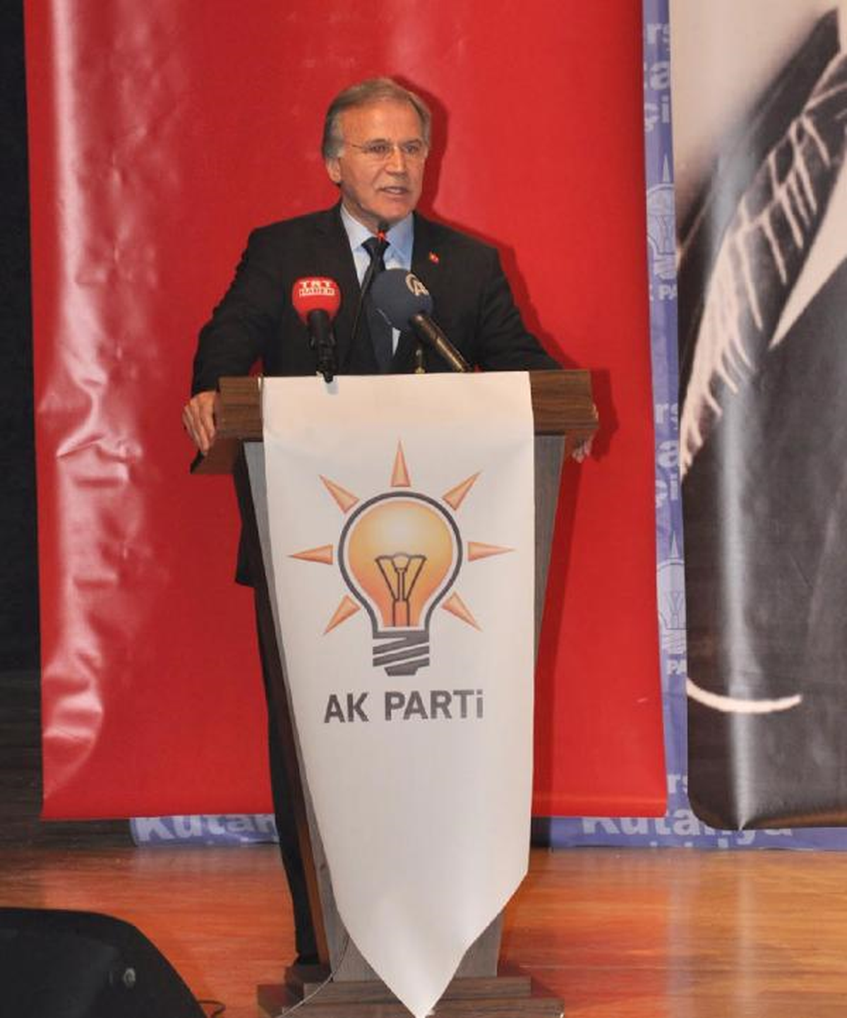 Ak Partili Şahin: Kılıçdaroğlu\'nun Genel Başkanlık Sıfatı Haziran 2015 Noktalanacak