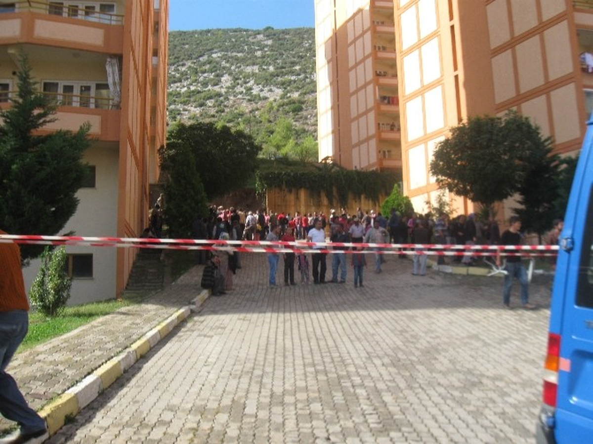 Anamur\'da İstinat Duvarı Çöktü