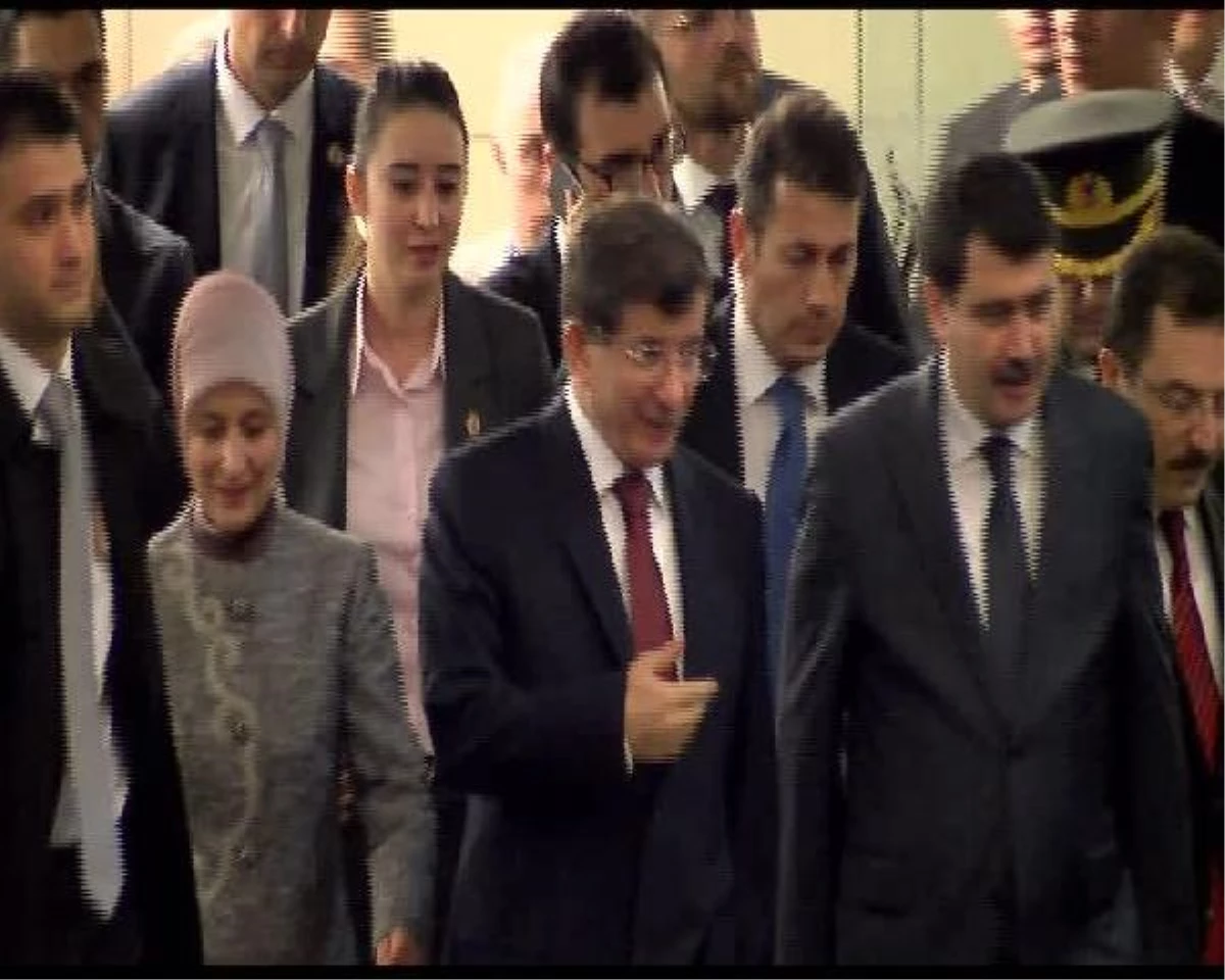 Başbakan Davutoğlu İstanbul\'da