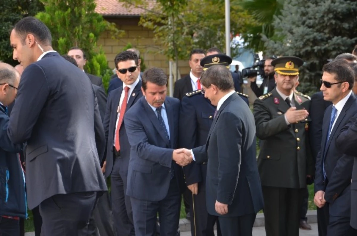 Başbakan Davutoğlu\'ndan Kahramanmaraş\'ta Seri Ziyaretler