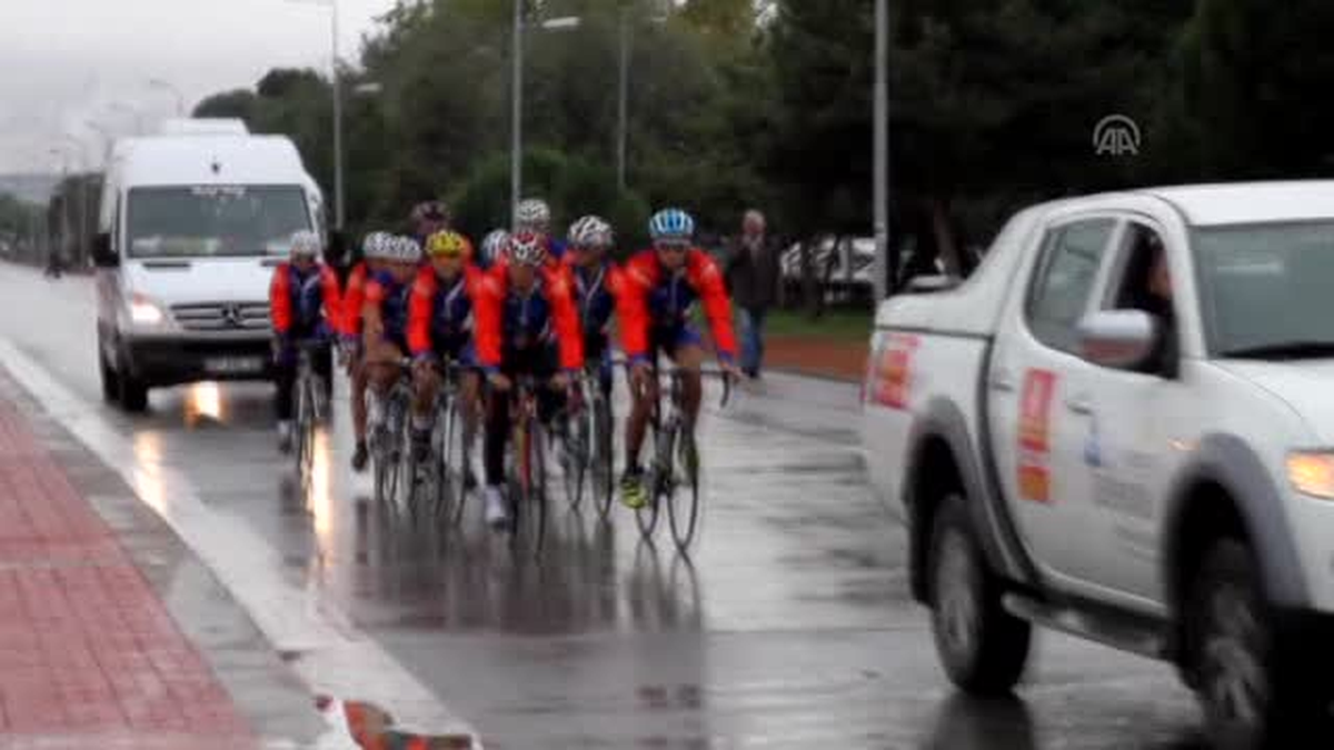 Çocuk Felci İçin Bin 530 Kilometre Pedal Çevirdiler