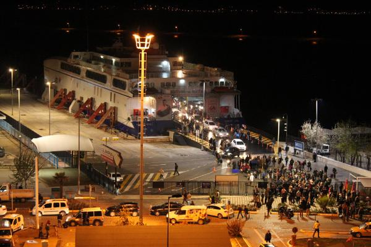 İstanbul\'da Fırtına Nedeniyle İDO Seferleri İptal Edildi