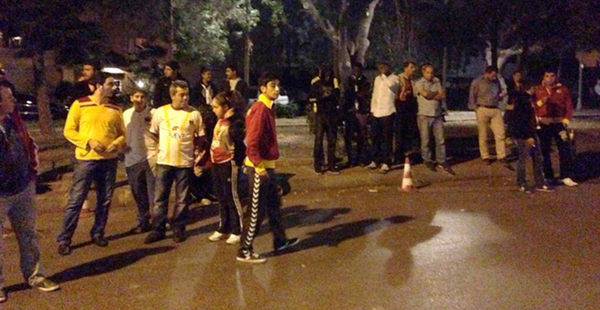 Florya\'da Galatasaraylı Taraftarlar, Prandelli\'yi İstifaya Davet Etti