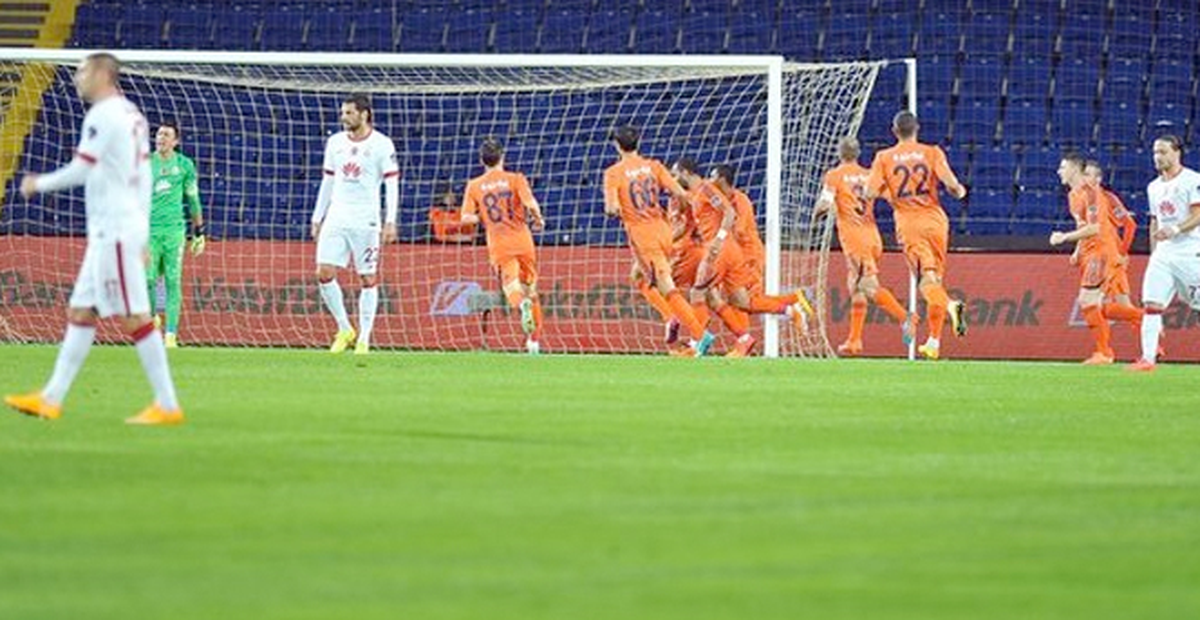 Galatasaray, Başakşehir'e 4-0 Yenildi