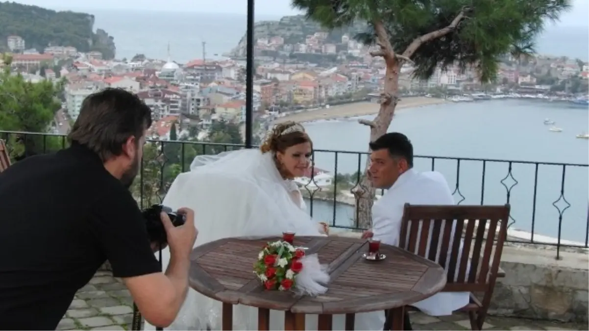 Gelin ve Damat Adayları Fotoğraf Çektirmek İçin Amasra\'ya Akın Ediyor