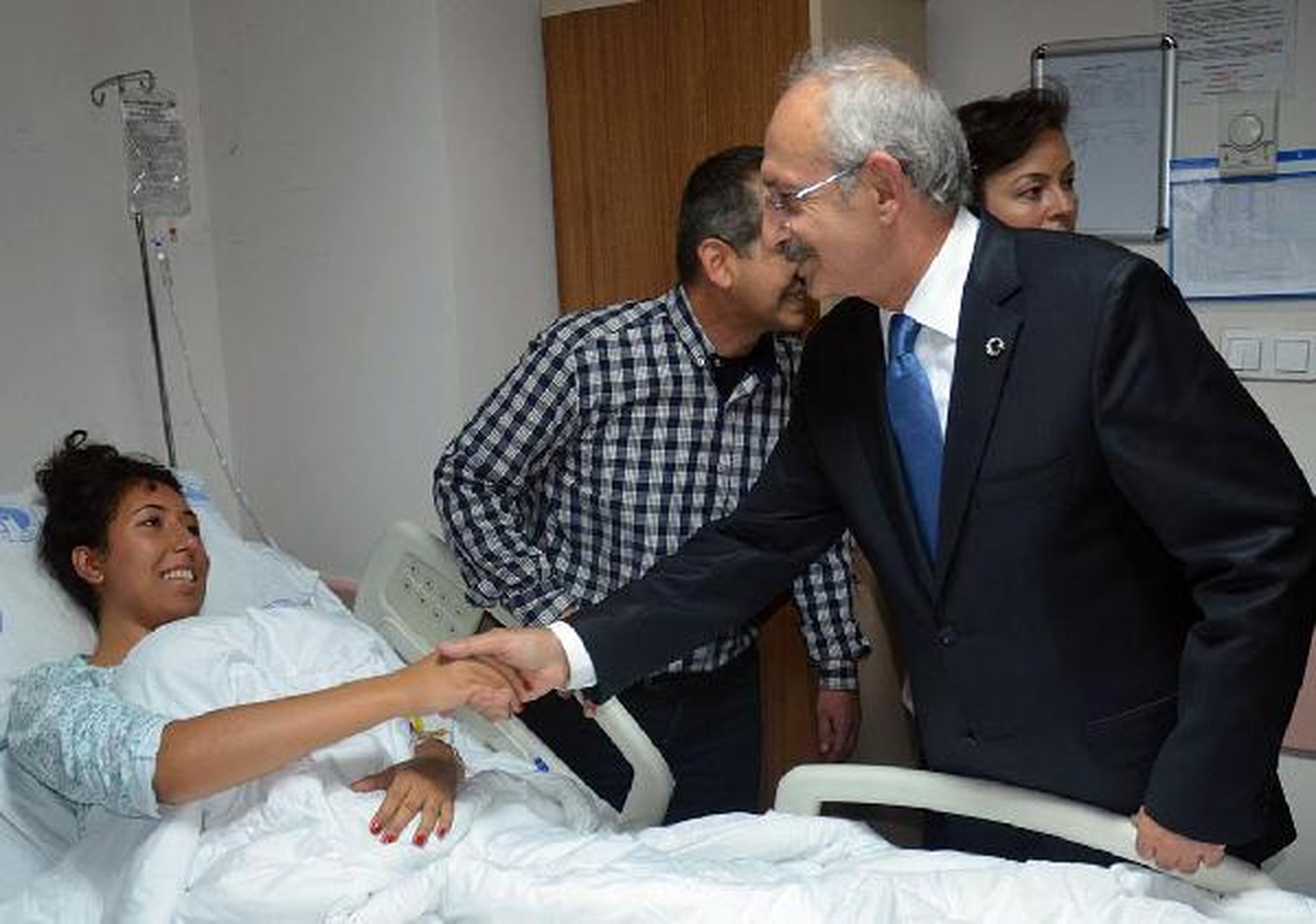 Kılıçdaroğlu Kaza Geçiren Öğrencileri Ziyaret Etti