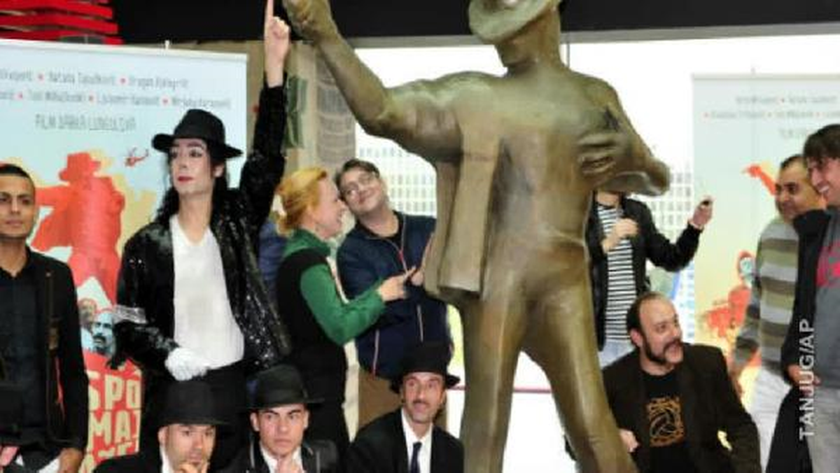 Michael Jackson\'un Anıtı" Sırbistan\'da Gösterime Girecek